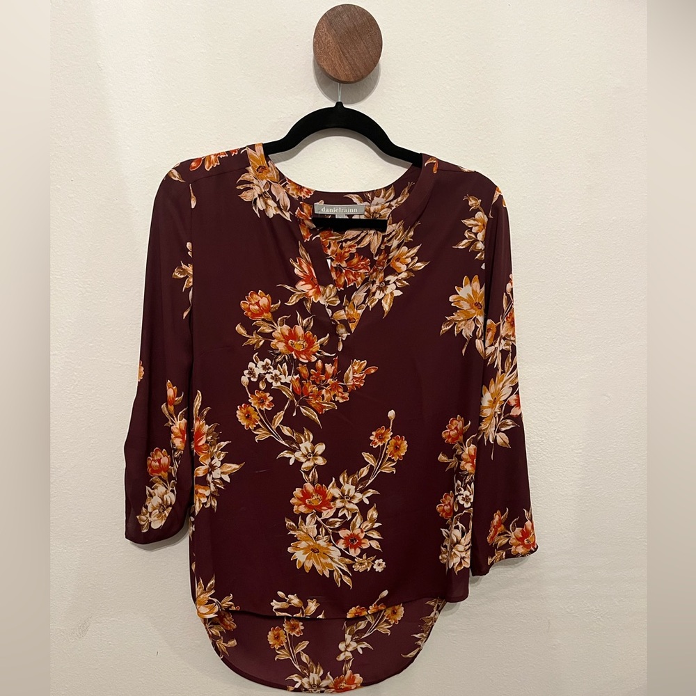 DANIEL RAINN Koda Split Neck Blouse
M | Dark Purple